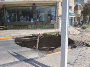ریزش زمین در چهار راه فرشادی اصفهان